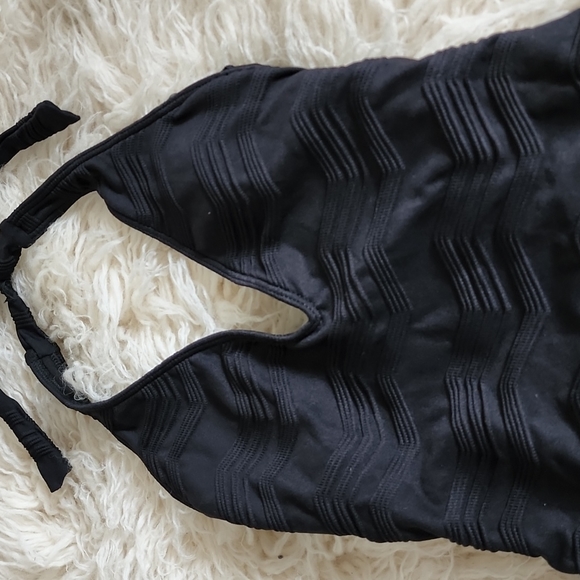 LA BLANCA Textured BLACK Chevron Ribbed Plunge Halter 1pc. Swimsuit #LB5K319 - Picture 3 of 9